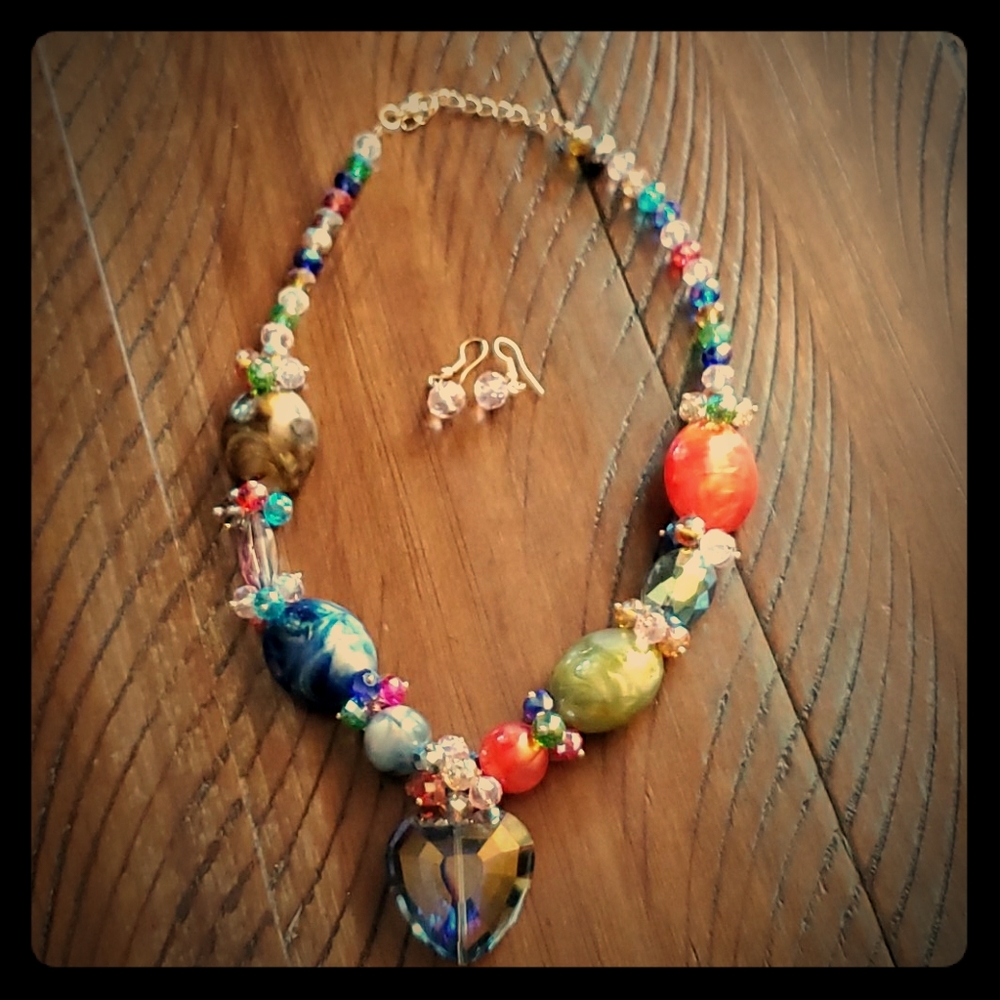 Beautiful Glass and Crystal Bead Necklace